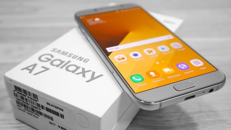 Những smartphone xuất sắc giá hợp túi tiền cho dịp mua sắm cuối năm 2
