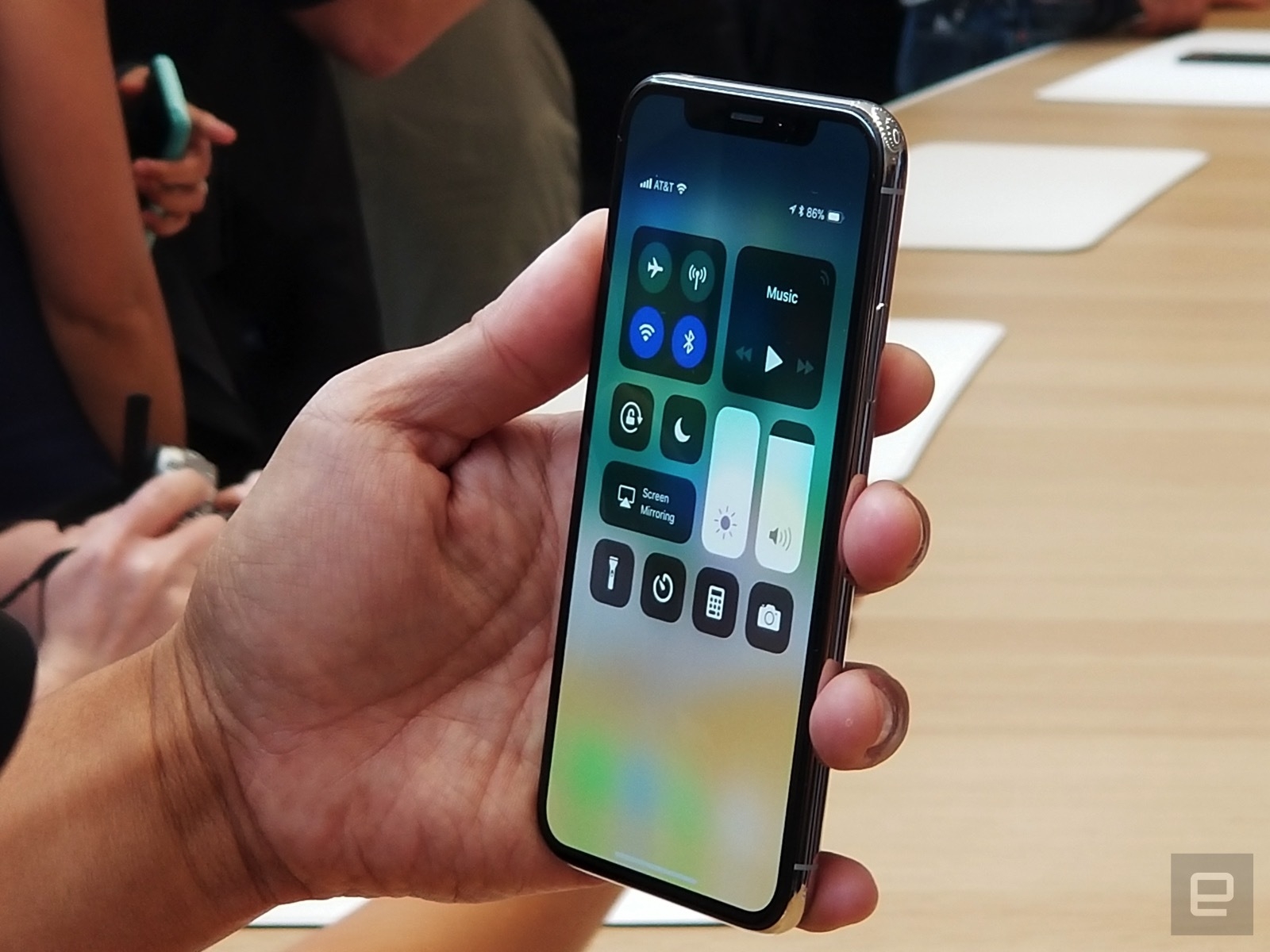 Apple phải làm gì để iPhone X thực sự hoàn hảo? 6
