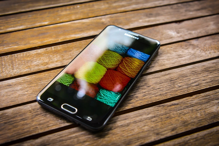 3 smartphone Samsung giá rẻ bán chạy trong mùa mua sắm cuối năm 4