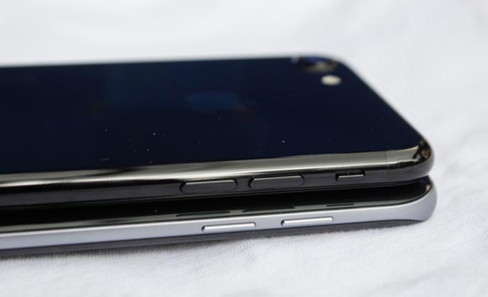 iPhone 7 Jet Black khoe sắc cùng Galaxy S7 edge đen, máy nào đẹp hơn? 4