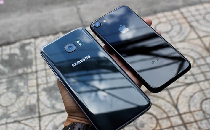 iPhone 7 Jet Black khoe sắc cùng Galaxy S7 edge đen, máy nào đẹp hơn? 1