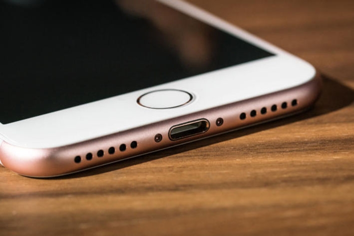 Không cần Jack 3.5 mm, iPhone 8 vẫn có thể vừa sạc pin vừa nghe nhạc 1