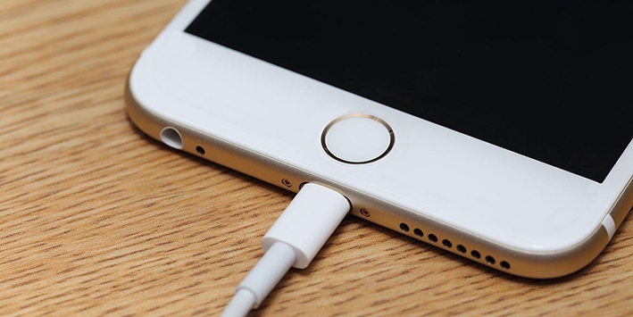 Lý do thực sự cho việc không nên sạc điện thoại qua đêm 8