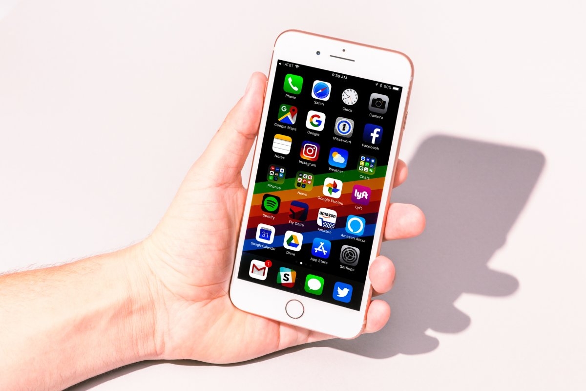 Tại sao bạn nên mua iPhone 8 thay vì iPhone X 7
