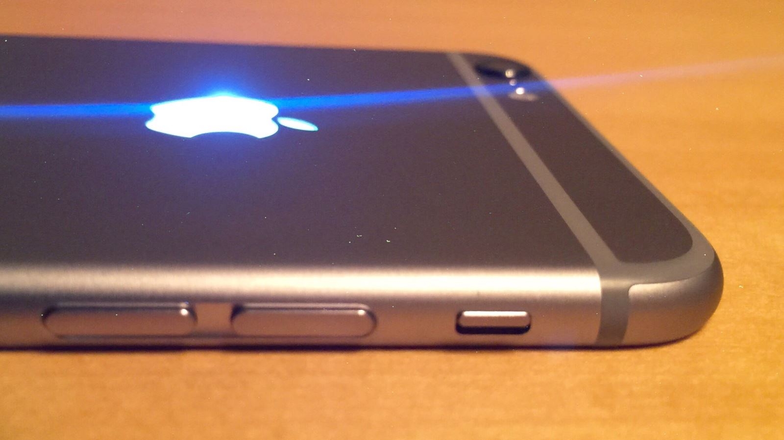 Tại sao Apple không thắp sáng logo iPhone? 2