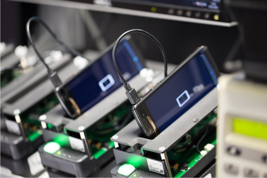 Đây là cách người ta làm ra chiếc smartphone đắt nhất nhì thế giới 18