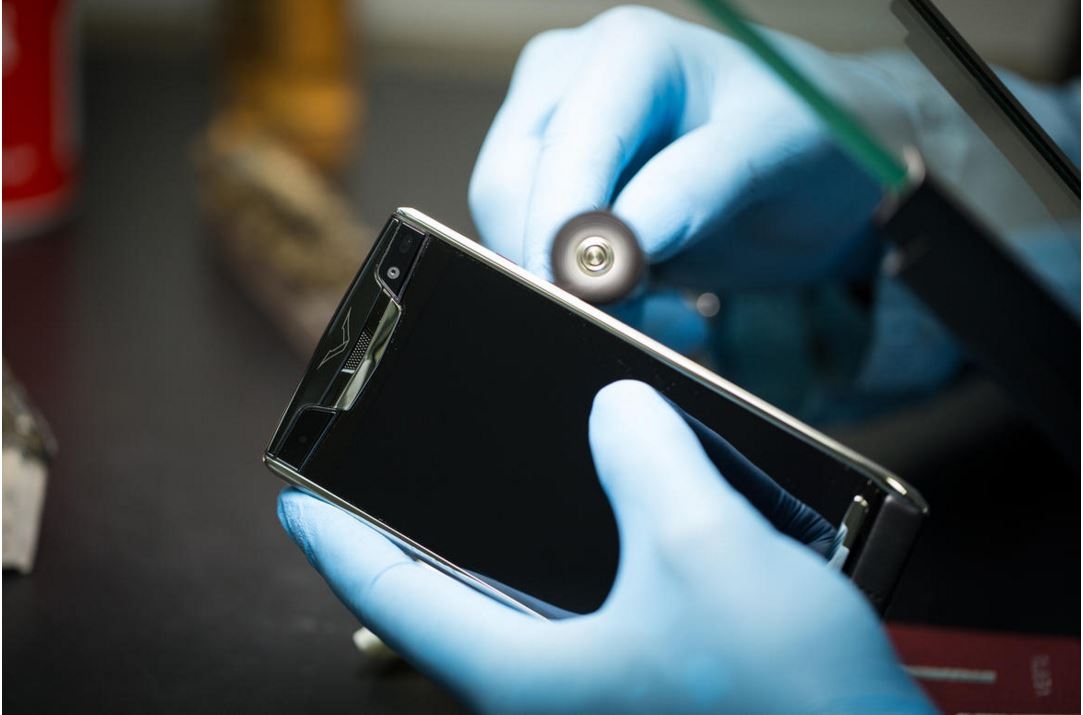 Đây là cách người ta làm ra chiếc smartphone đắt nhất nhì thế giới 20