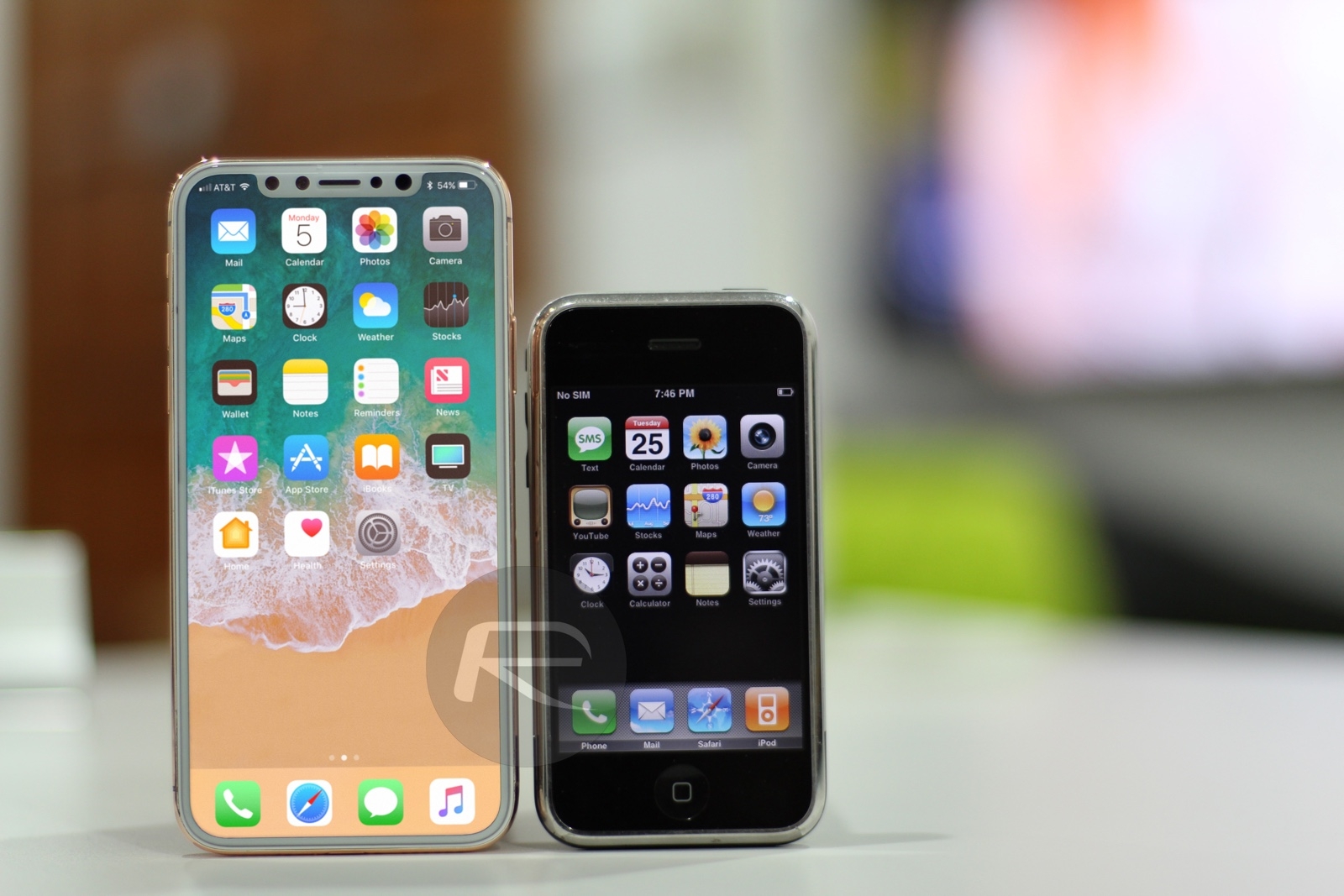 Ngắm nhìn iPhone 8 đọ dáng với tất cả các thế hệ iPhone trước 1