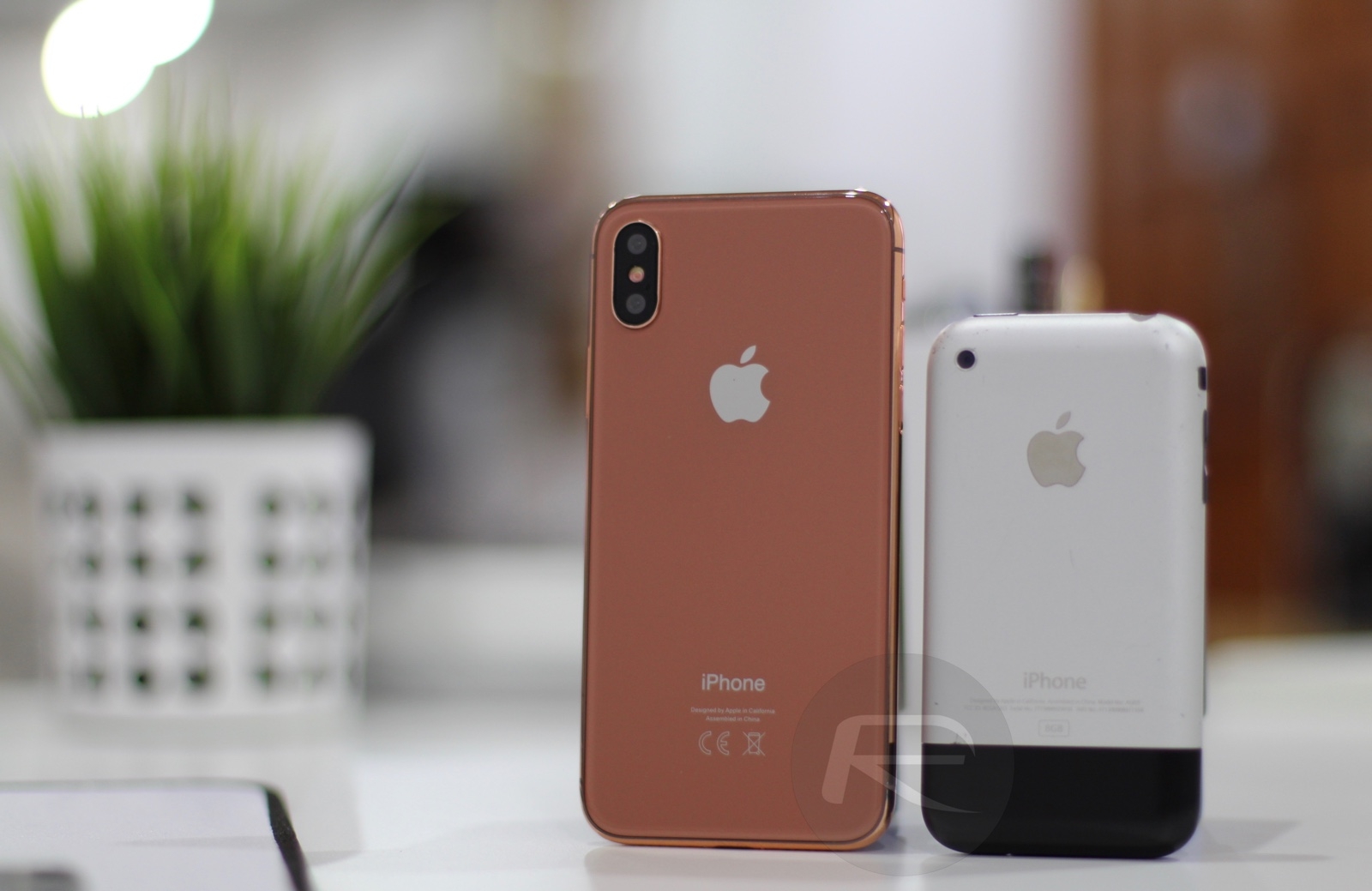 Ngắm nhìn iPhone 8 đọ dáng với tất cả các thế hệ iPhone trước 12