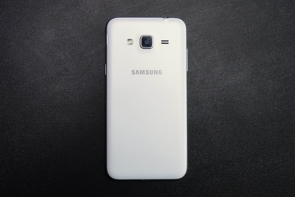 3 điểm nhấn thiết kế của Galaxy J3 thu hút mọi ánh nhìn