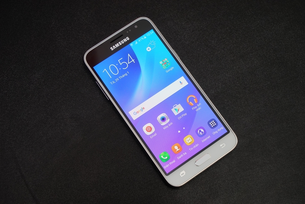 Samsung Galaxy J3 - Smartphone giá rẻ đáng mua nhất