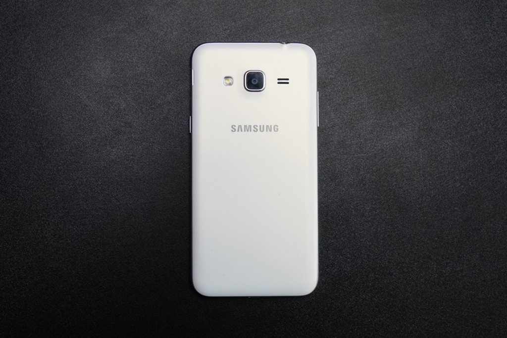 Samsung Galaxy J3 - Smartphone giá rẻ đáng mua nhất