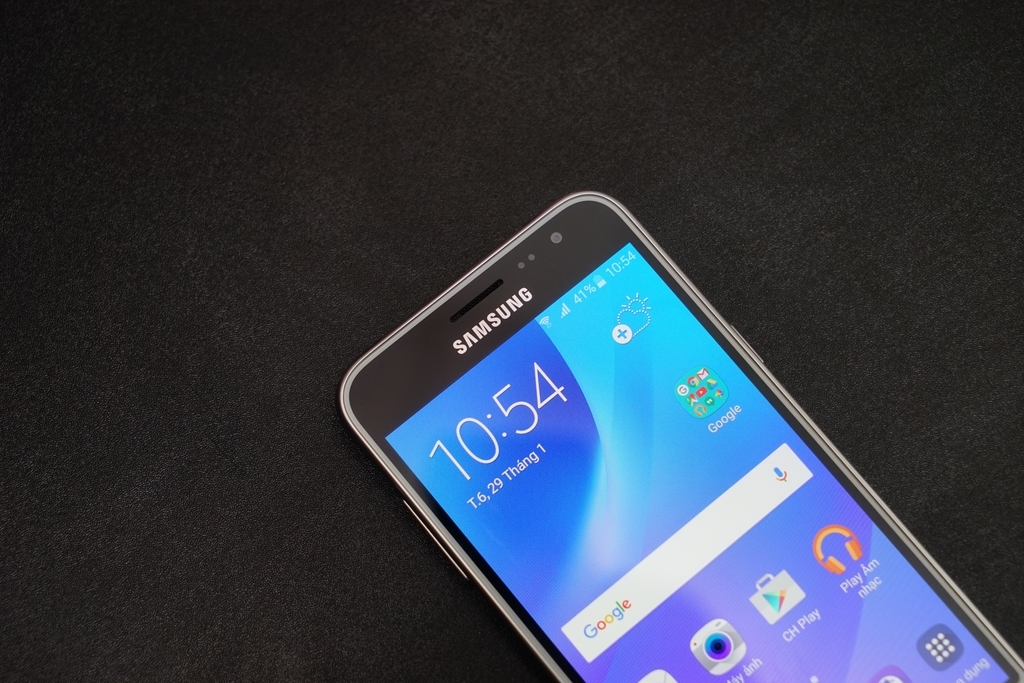 Samsung Galaxy J3 - Smartphone giá rẻ đáng mua nhất