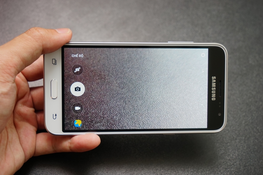 Samsung Galaxy J3 - Smartphone giá rẻ đáng mua nhất