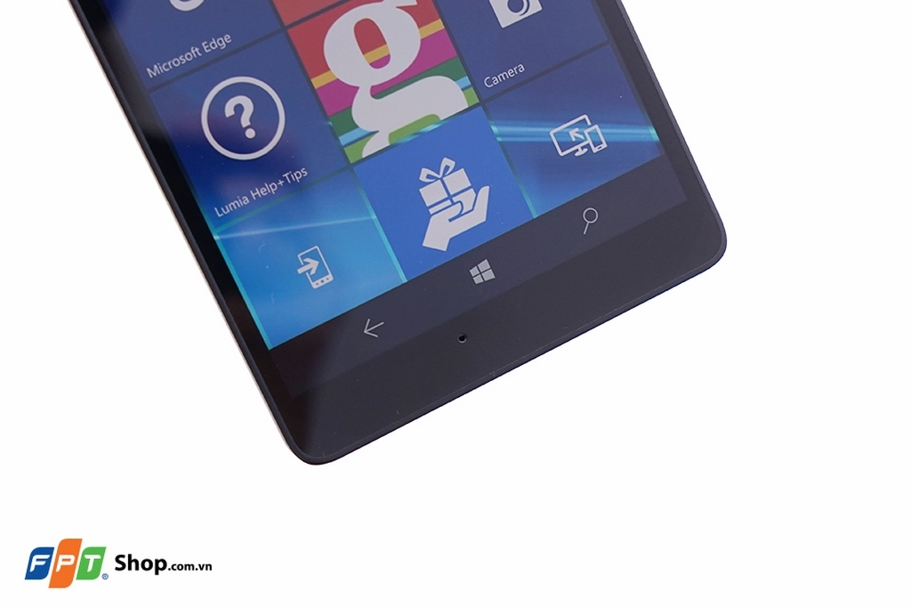 Trên tay Lumia 950XL chính hãng tại FPT Shop