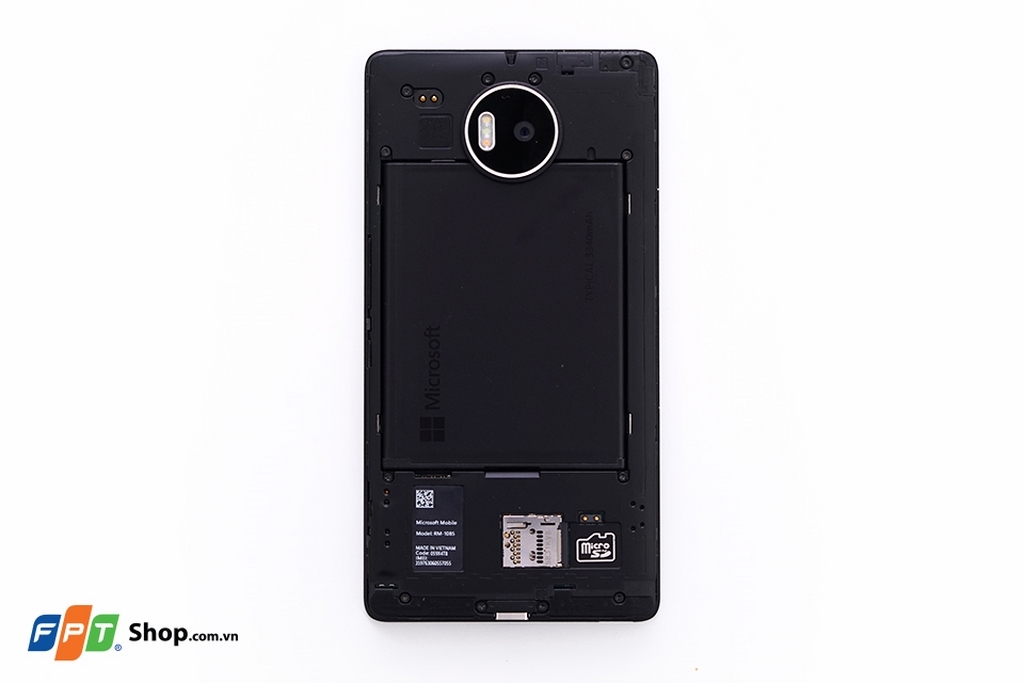 Trên tay Lumia 950XL chính hãng tại FPT Shop