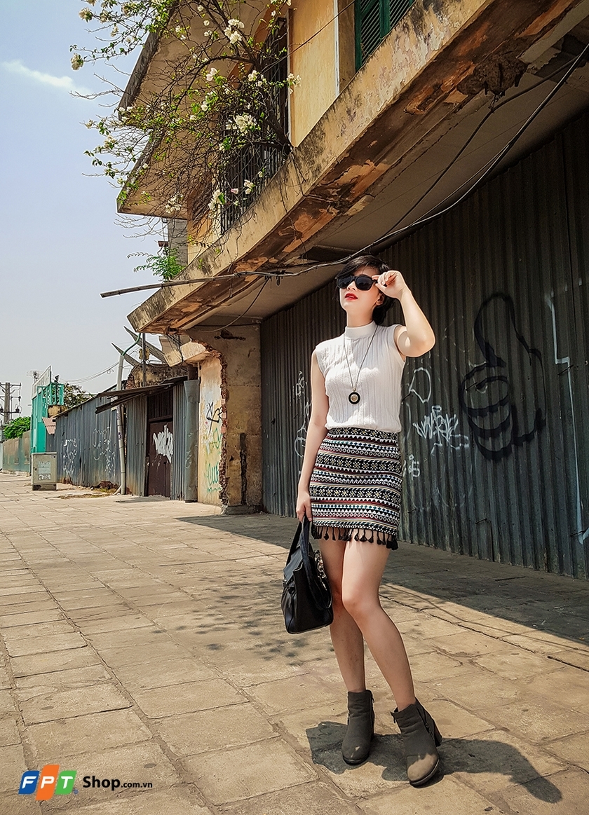 Thiếu nữ gợi cảm qua ống kính camera Galaxy S7 edge