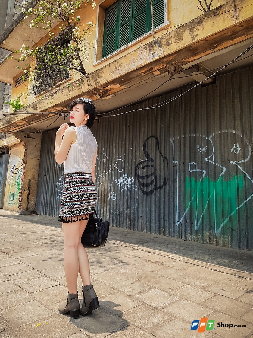 Thiếu nữ gợi cảm qua ống kính camera Galaxy S7 edge
