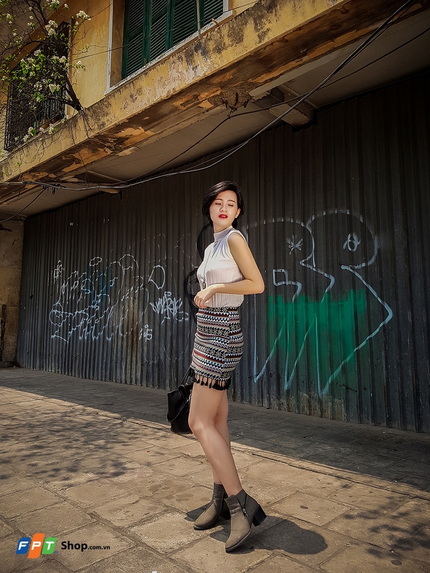 Thiếu nữ gợi cảm qua ống kính camera Galaxy S7 edge