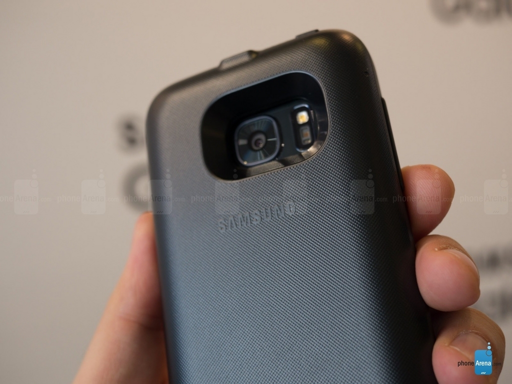 Trên tay Galaxy S7 & S7 edge cùng các phụ kiện cực kool Trên tay Galaxy S7 & S7 edge cùng các phụ kiện cực kool