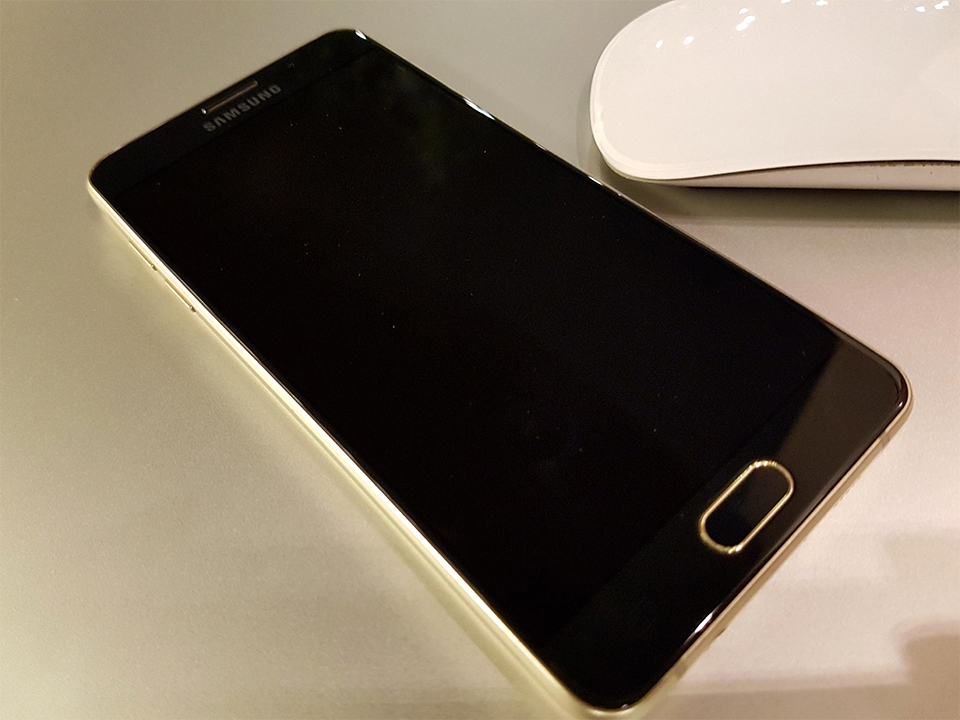 Galaxy A5 2016 - Đối thủ đáng gờm của iPhone SE