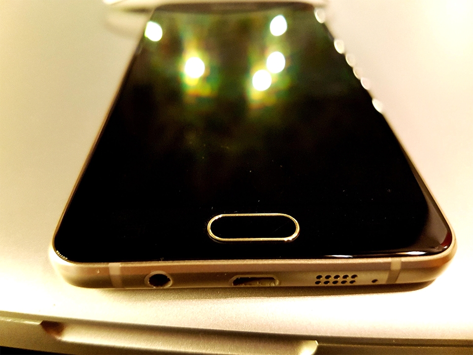 Galaxy A5 2016 - Đối thủ đáng gờm của iPhone SE