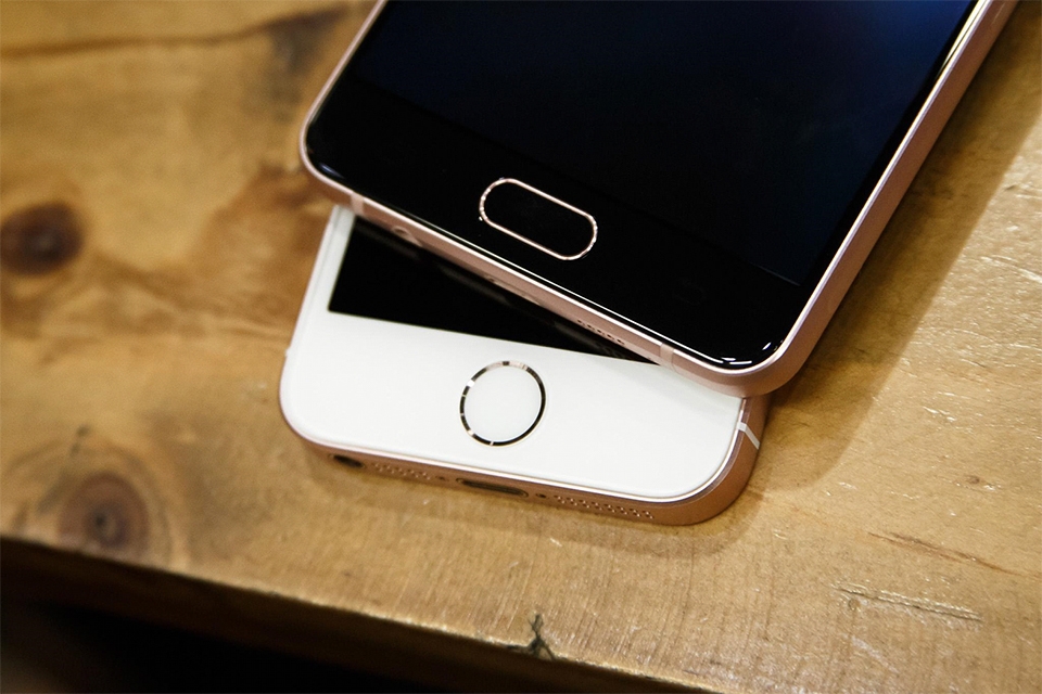 Galaxy A5 2016 - Đối thủ đáng gờm của iPhone SE