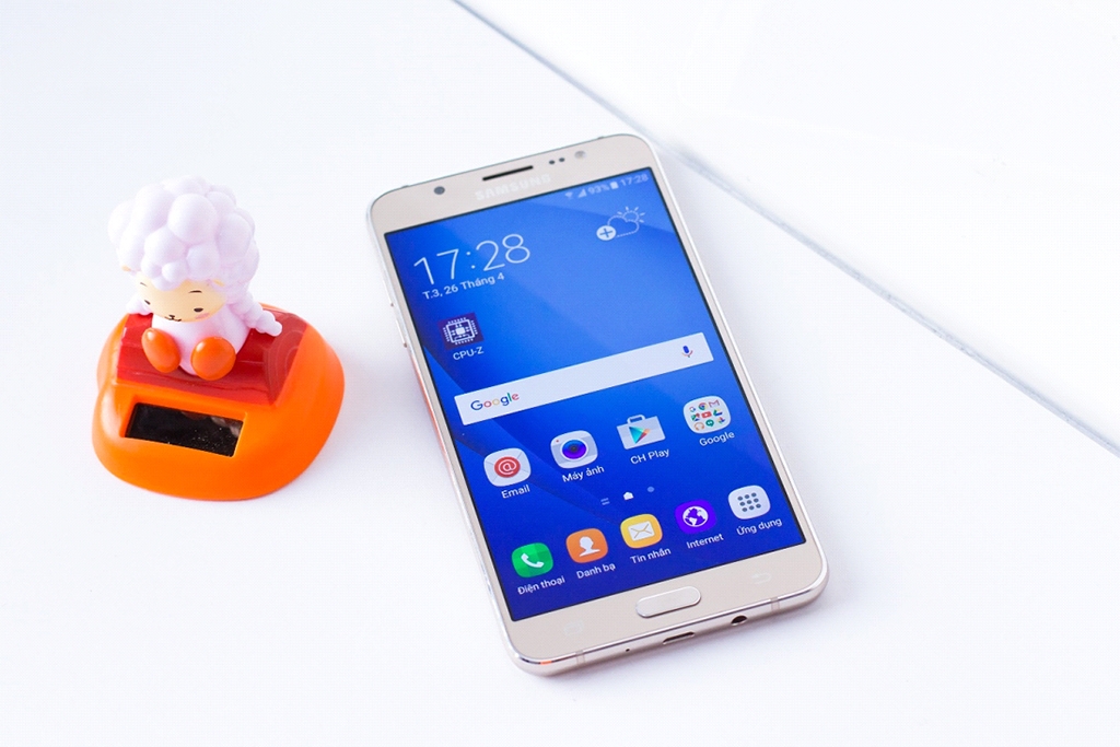 Galaxy J5 & J7 2016 lựa chọn đáng giá phân khúc bình dân