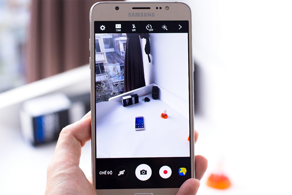 Galaxy J5 & J7 2016 lựa chọn đáng giá phân khúc bình dân