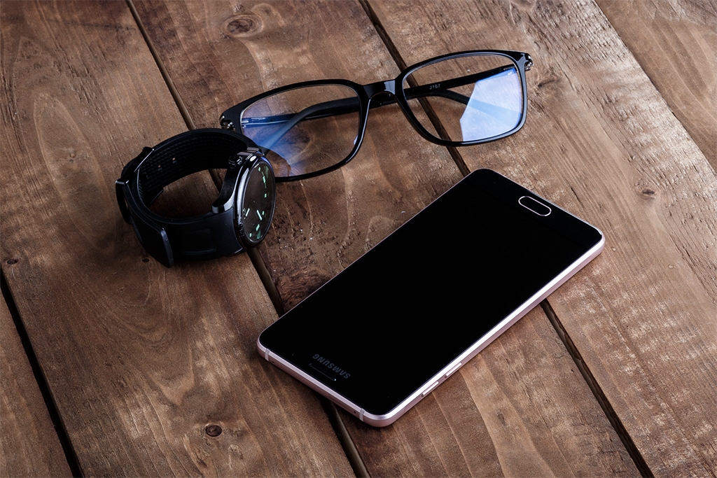 So sánh Galaxy A5 2016 và Iphone SE