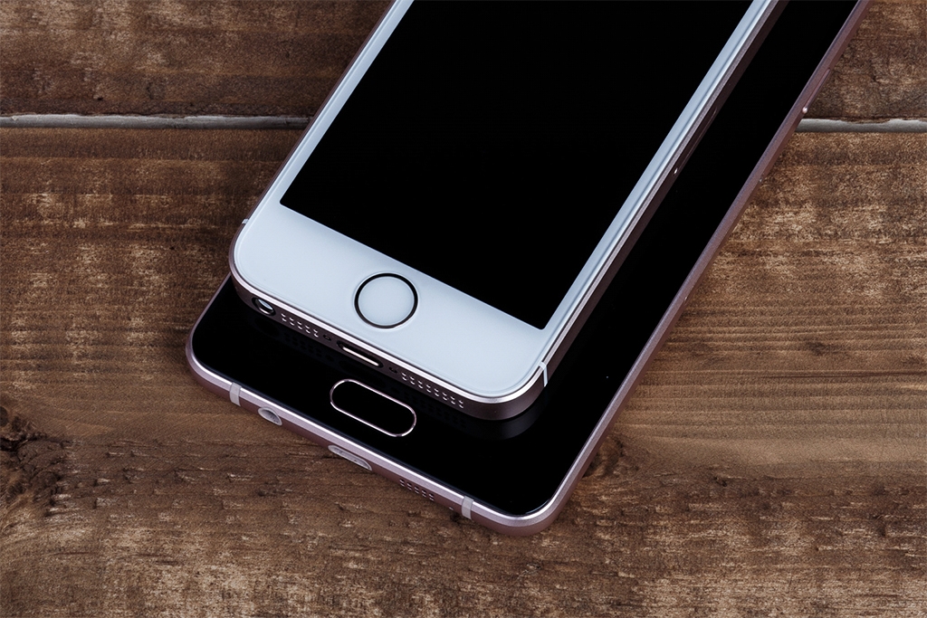 So sánh Galaxy A5 2016 và Iphone SE