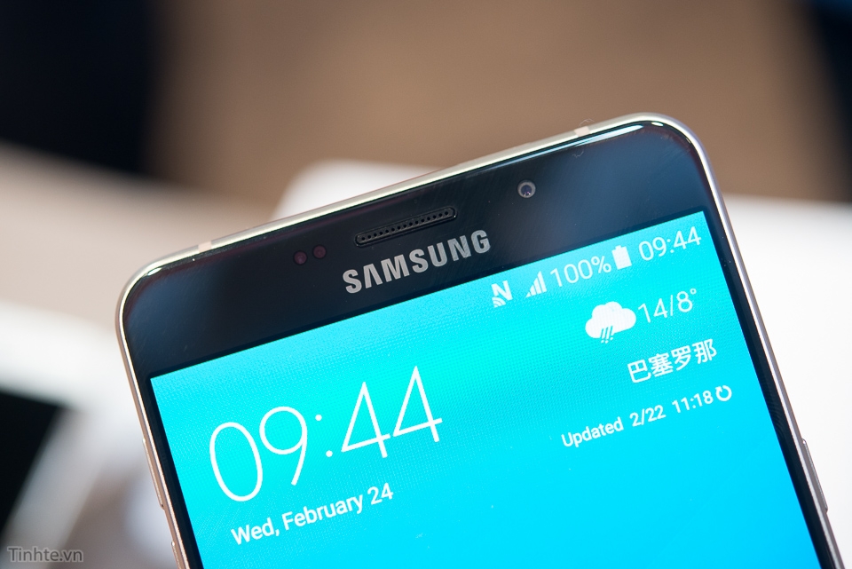 Trên tay Samsung Galaxy A9 - Màn hình to pin trâu