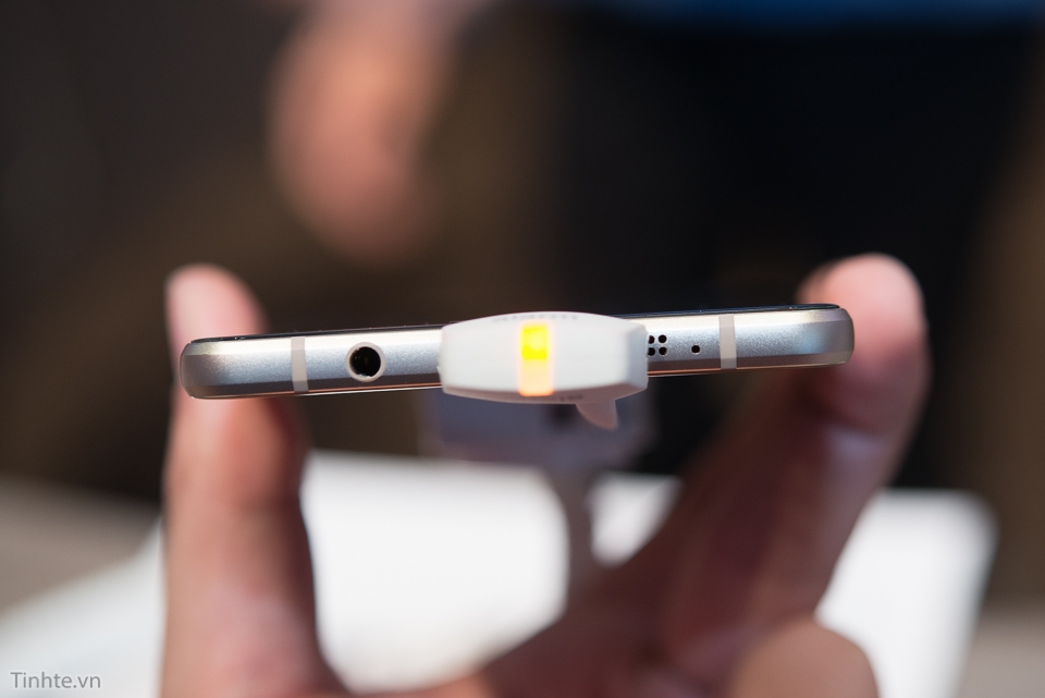 Trên tay Samsung Galaxy A9 - Màn hình to pin trâu