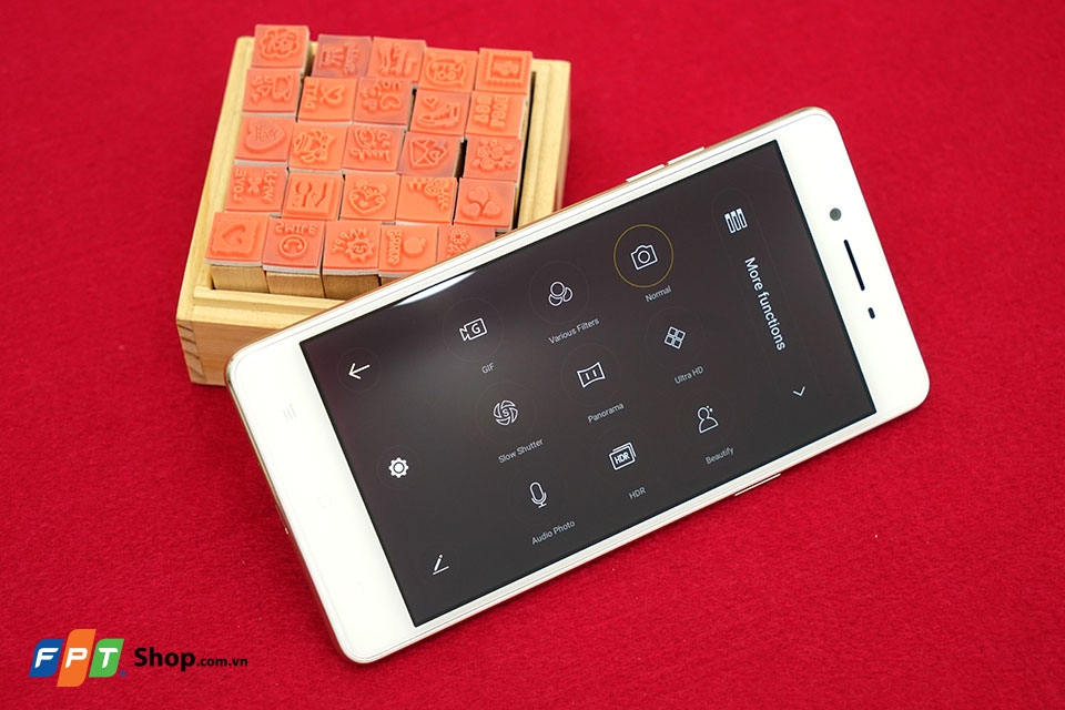 Trên tay Oppo F1 - Smartphone cho người thích sống ảo Trên tay Oppo F1 - Smartphone cho người thích sống ảo