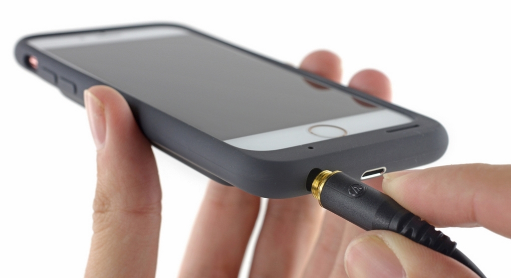 Bên trong vỏ pin mới của iPhone có gì? Bên trong vỏ pin mới của iPhone có gì?