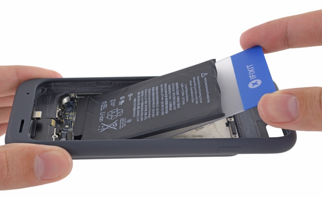 Bên trong vỏ pin mới của iPhone có gì? Bên trong vỏ pin mới của iPhone có gì?