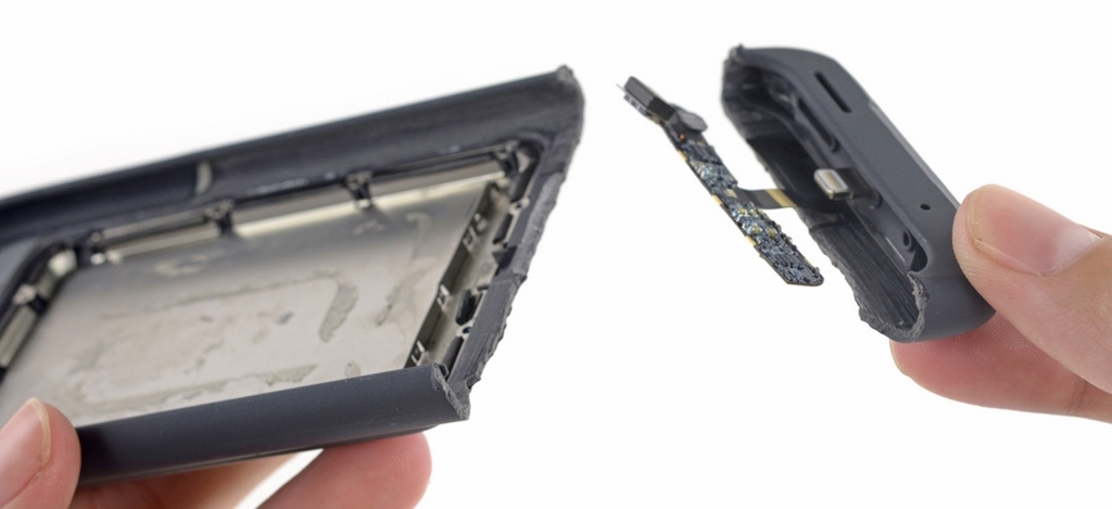 Bên trong vỏ pin mới của iPhone có gì? Bên trong vỏ pin mới của iPhone có gì?