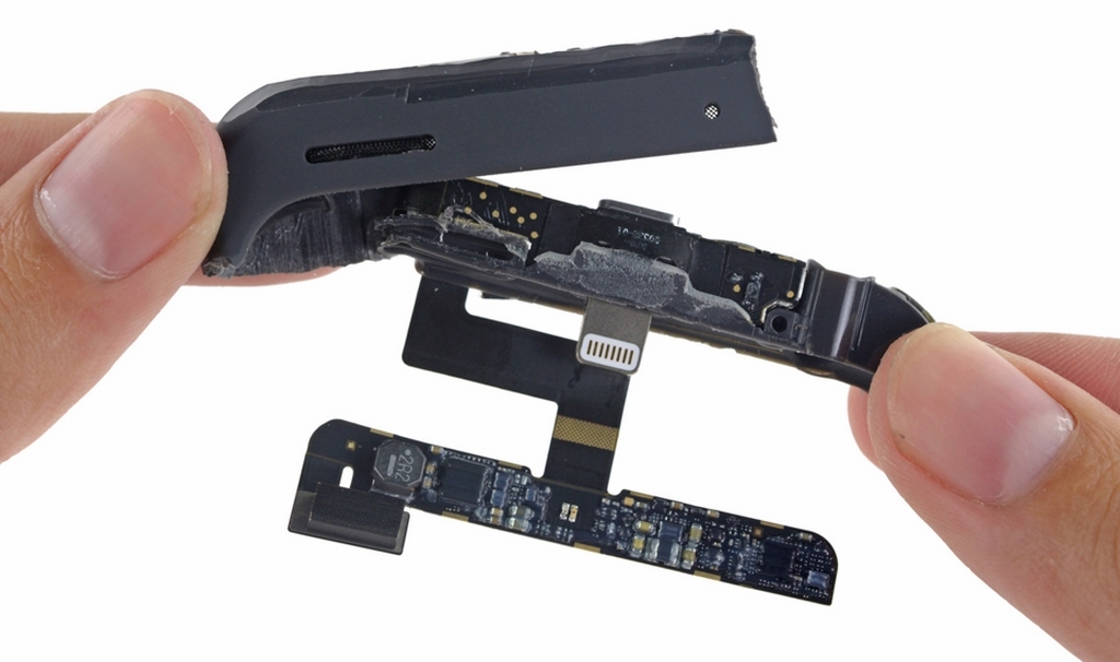 Bên trong vỏ pin mới của iPhone có gì? Bên trong vỏ pin mới của iPhone có gì?