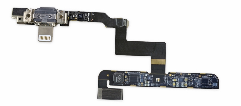 Bên trong vỏ pin mới của iPhone có gì? Bên trong vỏ pin mới của iPhone có gì?