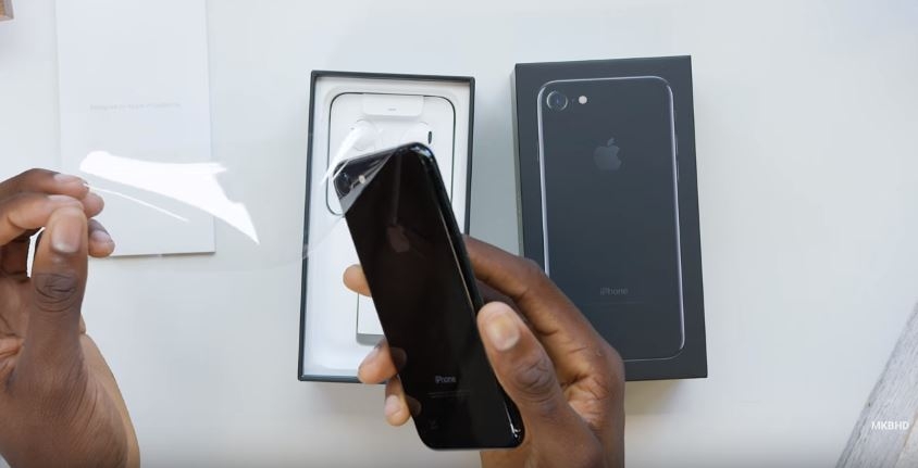 Mở hộp iPhone 7 Plus đen nhám và iPhone 7 đen bóng