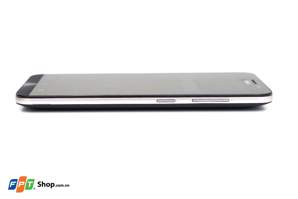 Trên tay Asus Zenfone Max: Smartphone pin siêu khủng