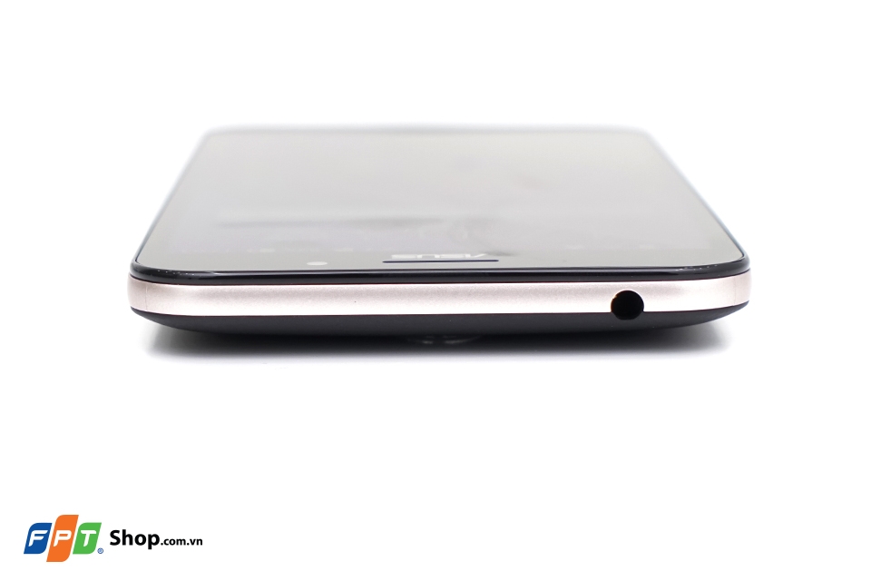 Trên tay Asus Zenfone Max: Smartphone pin siêu khủng