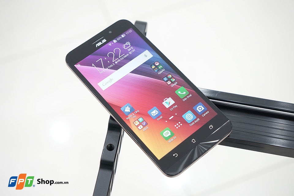 Trên tay Asus Zenfone Max: Smartphone pin siêu khủng
