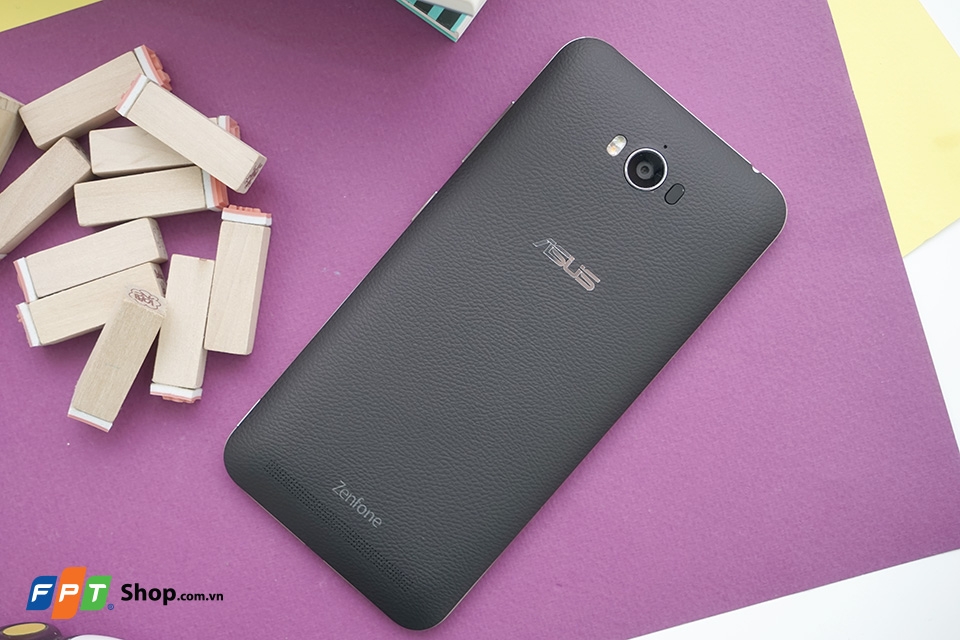 Trên tay Asus Zenfone Max: Smartphone pin siêu khủng
