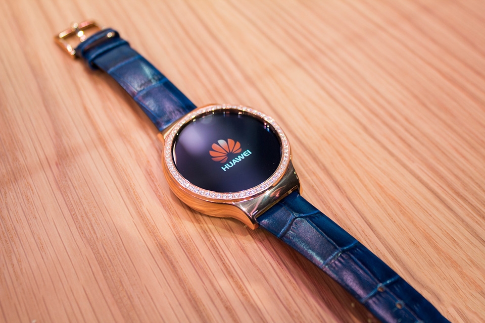Trên tay bộ đôi smartwatch Jewel và Elegant đính đá Swarovski của Huawei Trên tay bộ đôi smartwatch Jewel và Elegant đính đá Swarovski của Huawei