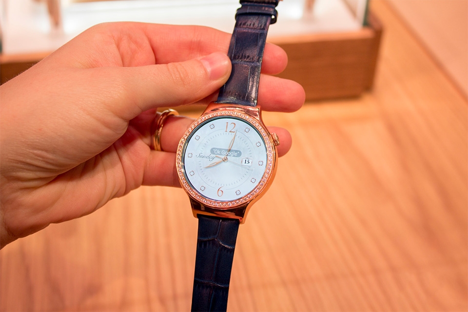 Trên tay bộ đôi smartwatch Jewel và Elegant đính đá Swarovski của Huawei Trên tay bộ đôi smartwatch Jewel và Elegant đính đá Swarovski của Huawei