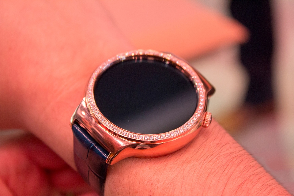 Trên tay bộ đôi smartwatch Jewel và Elegant đính đá Swarovski của Huawei Trên tay bộ đôi smartwatch Jewel và Elegant đính đá Swarovski của Huawei