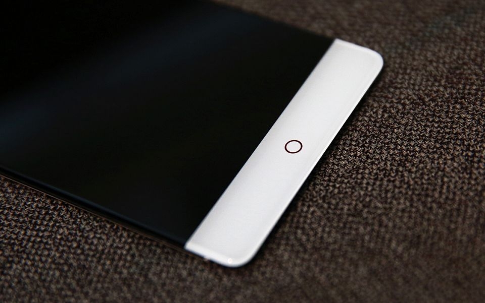 Ngây ngất trước vẻ đẹp của smartphone không viền đến từ ZTE