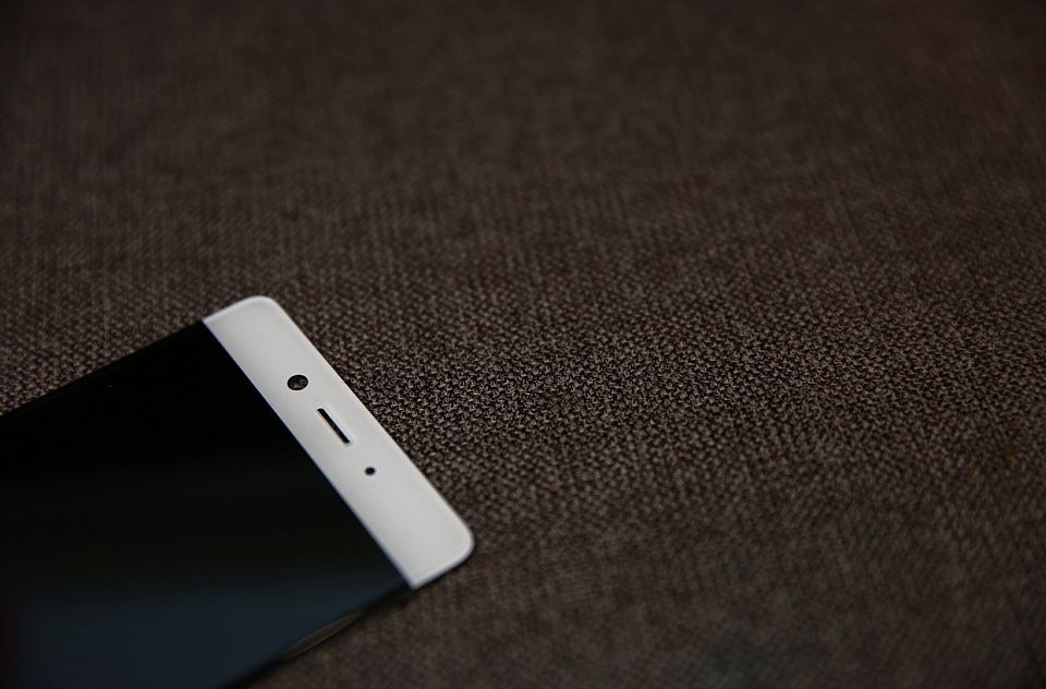 Ngây ngất trước vẻ đẹp của smartphone không viền đến từ ZTE