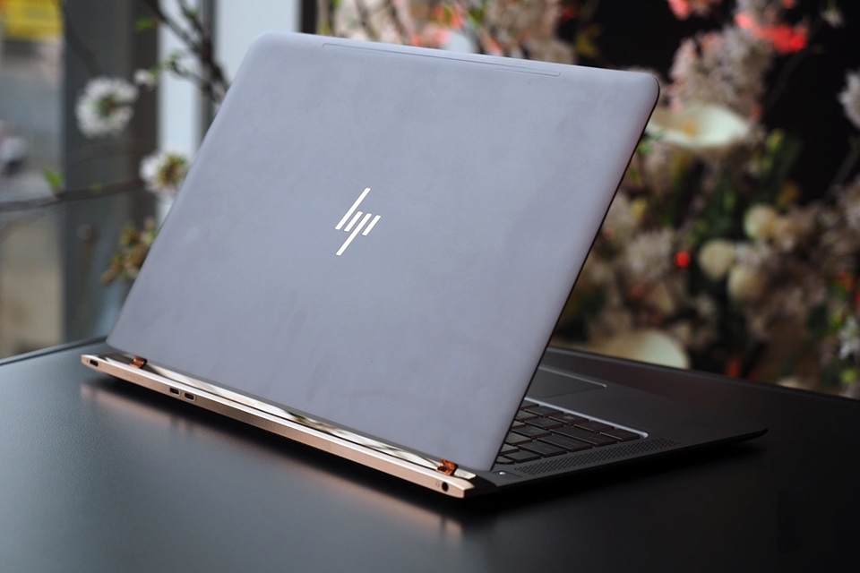 Trên tay HP Spectre 13: Laptop mỏng nhất thế giới Trên tay HP Spectre 13: Laptop mỏng nhất thế giới